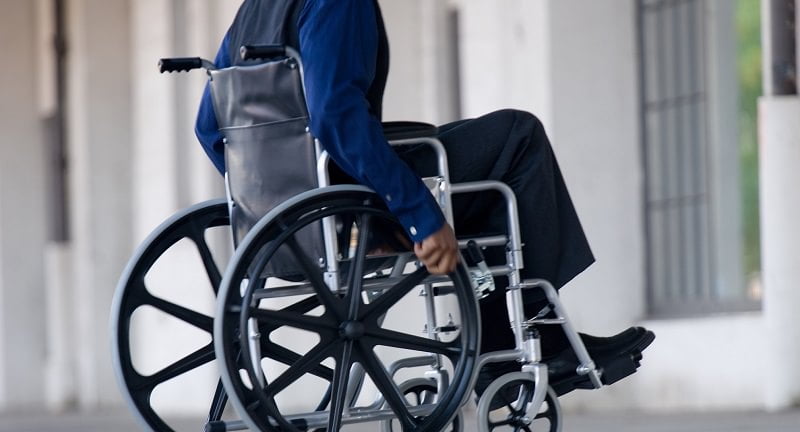 Инвалид в коляске.